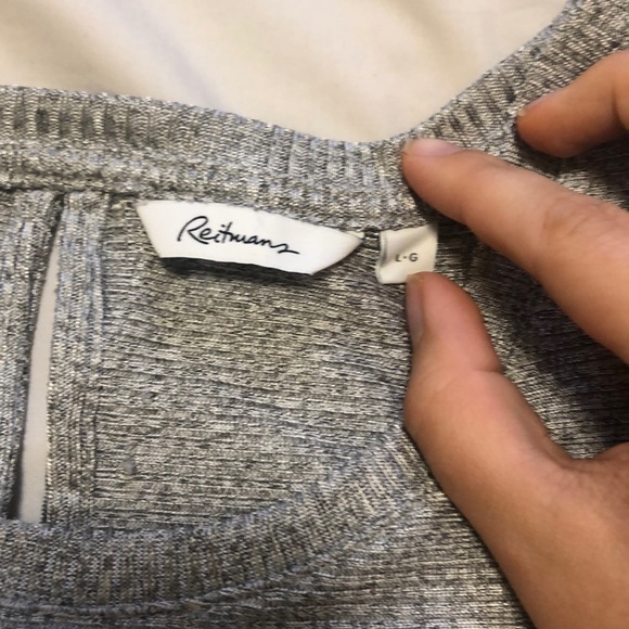 Ribbed, grey with key hole back 3/4 sleeve top. - Picture 2 of 3